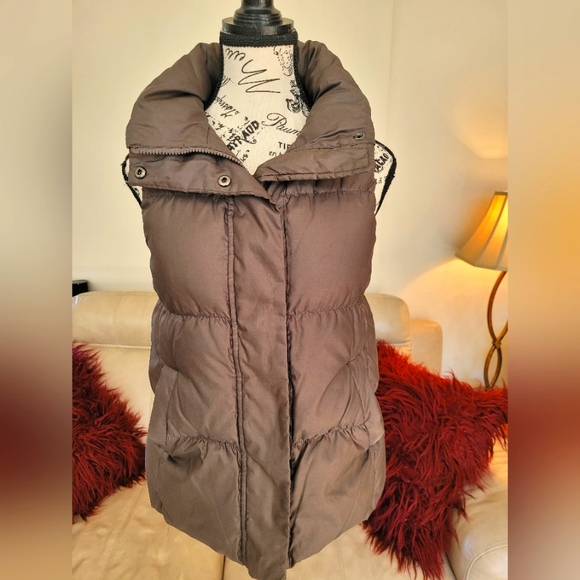 Gap womans down puffer vest. Size small. - Picture 1 of 5